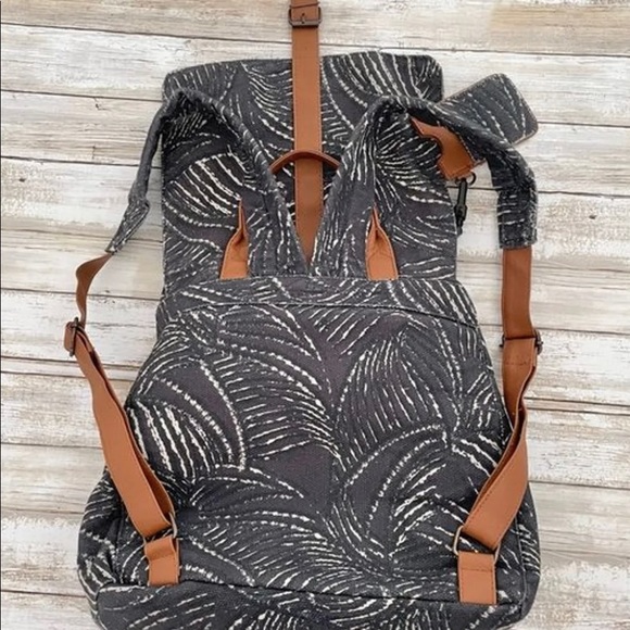 Lu & Elle Handbags - Lu & Elle backpack and card holder